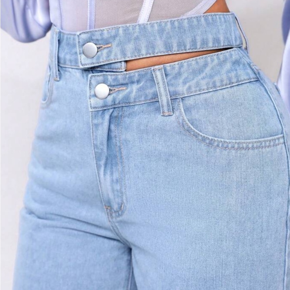 EUC- High Waist Women's wide leg Jeans with double button wore once very cute! - Picture 3 of 14